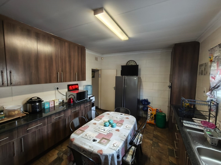 4 Bedroom Property for Sale in Oos Einde North West
